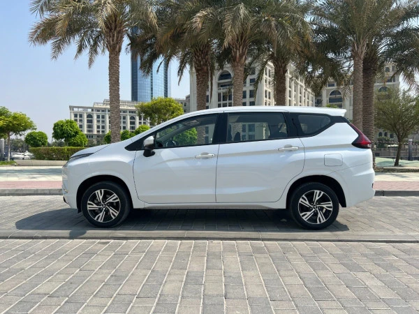 White Mitsubishi Xpander, 2025 Photo 5