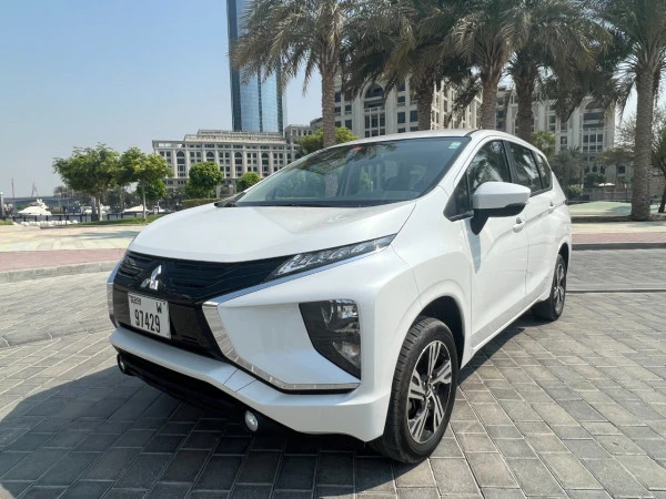 White Mitsubishi Xpander, 2025 Photo 1