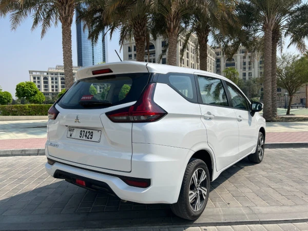 White Mitsubishi Xpander, 2025 Photo 4