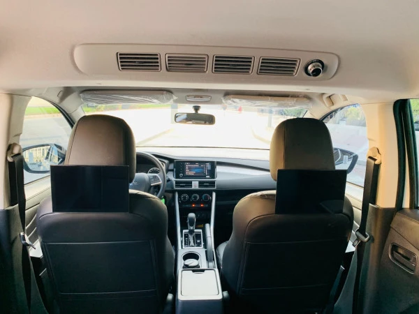 White Mitsubishi Xpander, 2025 Photo 1