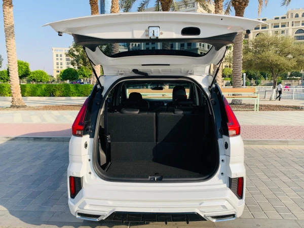 White Mitsubishi Xpander, 2025 Photo 6