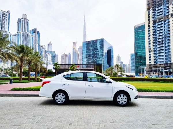 White Nissan Sunny, 2023 Photo 3