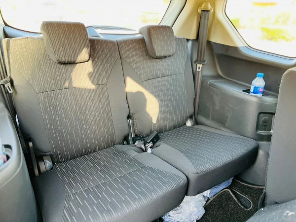 White Suzuki Ertiga 7 seaters 2023, 2023 Photo 6