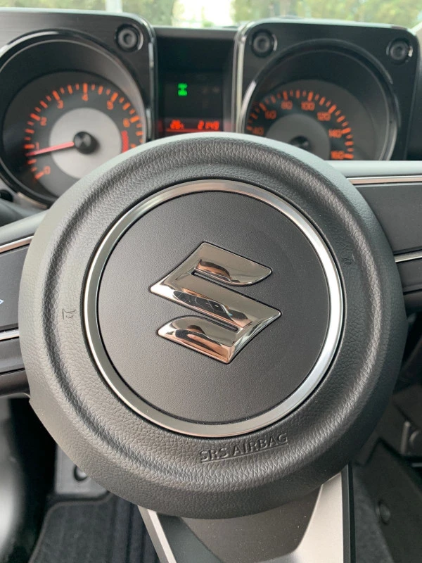 White Suzuki Jimny, 2022 Photo 4