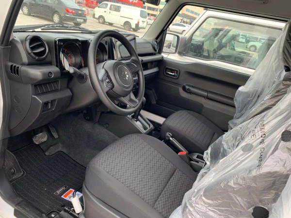 White Suzuki Jimny, 2022 Photo 5