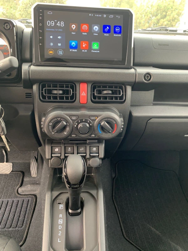 White Suzuki Jimny, 2022 Photo 6