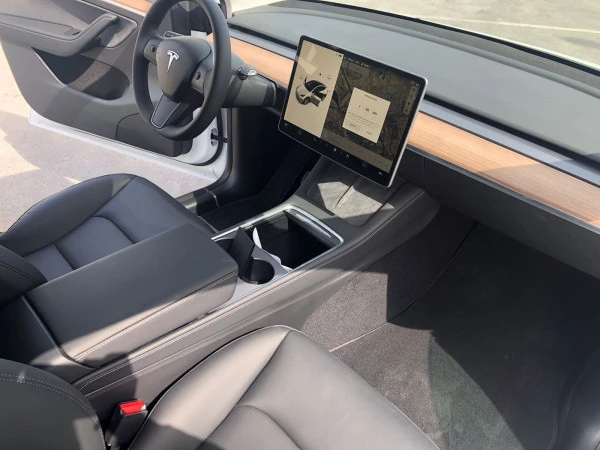 White Tesla Model Y Long Range, 2022 Photo 5