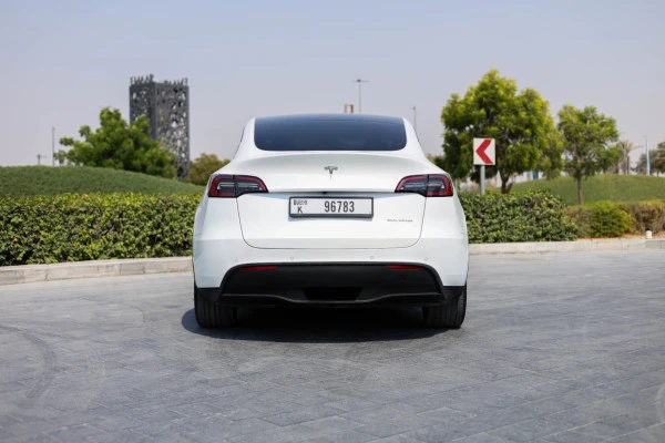 White Tesla Model Y Long Range, 2022 Photo 4