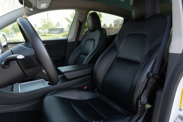White Tesla Model Y Long Range, 2022 Photo 7