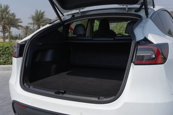 White Tesla Model Y Long Range, 2022 Photo 10