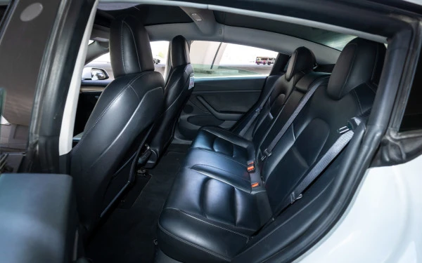 White Tesla Model Y Long Range, 2022 Photo 6