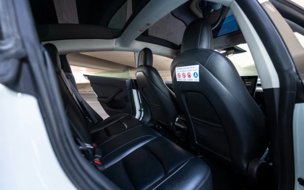 White Tesla Model Y Long Range, 2022 Photo 8