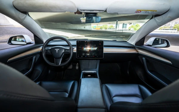 White Tesla Model Y Long Range, 2022 Photo 13
