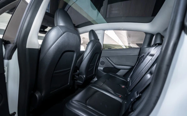 White Tesla Model Y Long Range, 2023 Photo 11