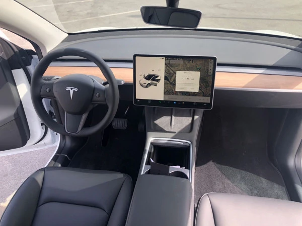 White Tesla Model Y Long Range, 2022 Photo 4