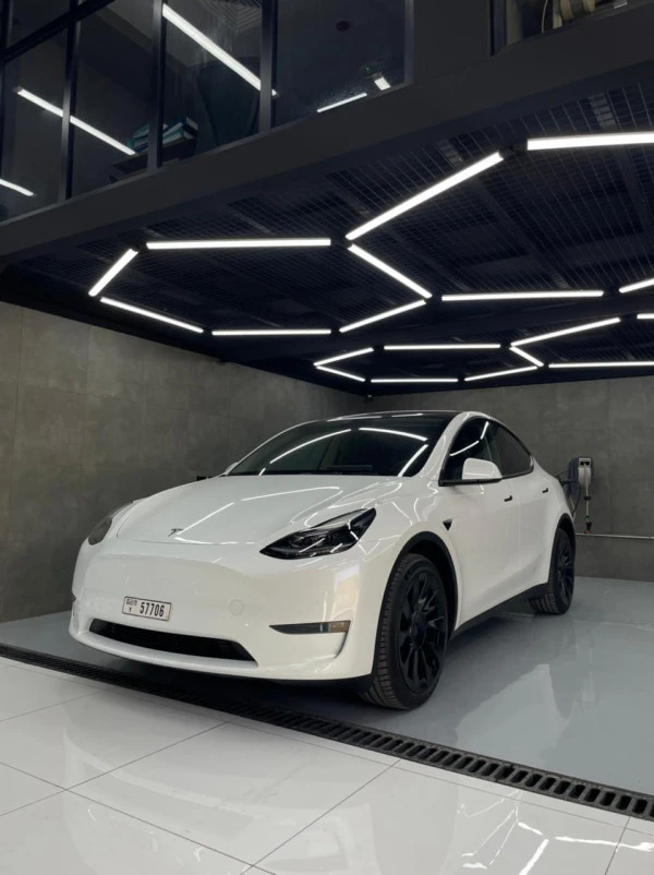 White Tesla Model Y Long Range, 2023 Photo 1