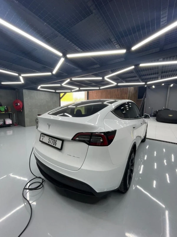 White Tesla Model Y Long Range, 2023 Photo 2