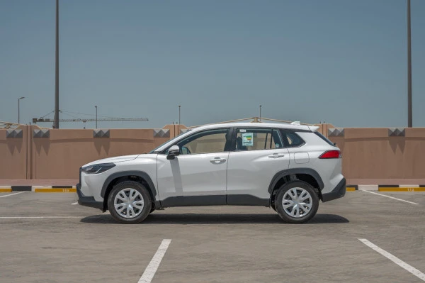 White Toyota Corolla Cross, 2024 Photo 4