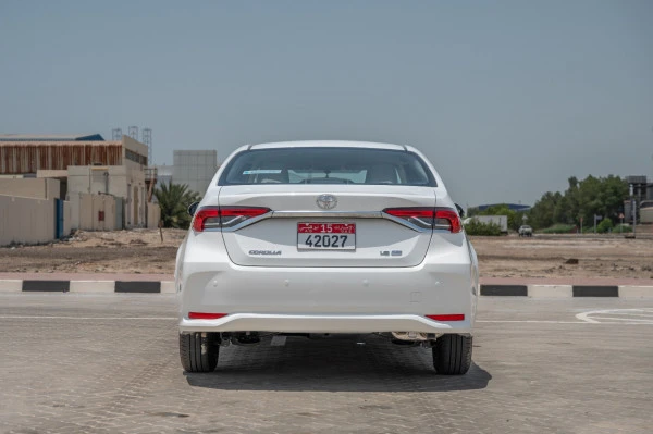White Toyota Corolla, 2024 Photo 3