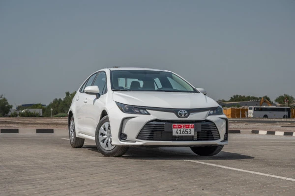 White Toyota Corolla, 2024 Photo 1