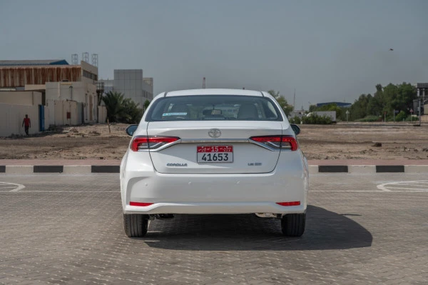 White Toyota Corolla, 2024 Photo 3