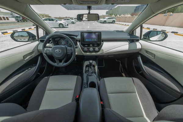 White Toyota Corolla, 2024 Photo 9