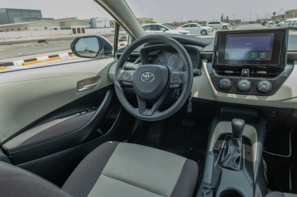 White Toyota Corolla, 2024 Photo 7
