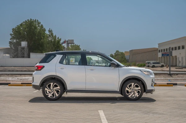 White Toyota Raize, 2024 Photo 2