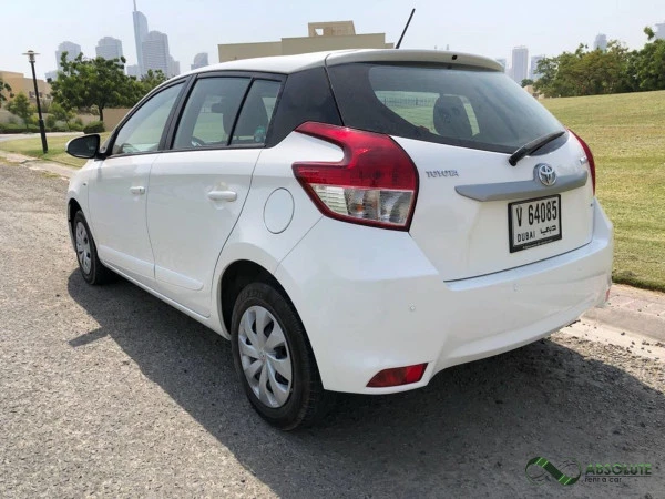White Toyota Yaris, 2017 Photo 1