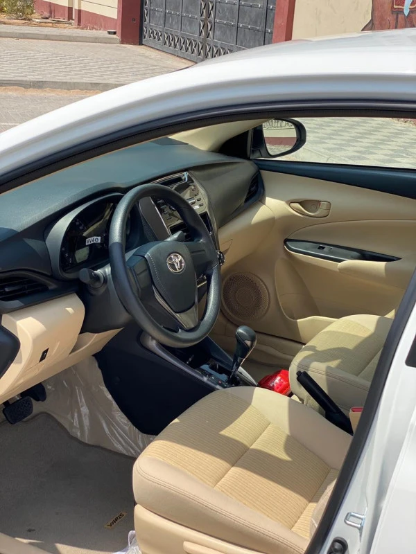 White Toyota Yaris, 2021 Photo 3