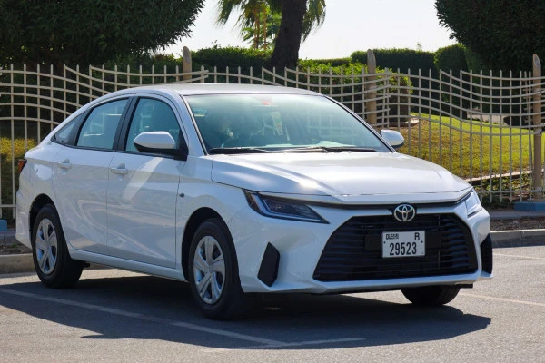 White Toyota Yaris, 2023 Photo 1