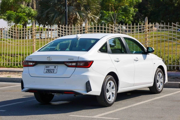 White Toyota Yaris, 2023 Photo 3