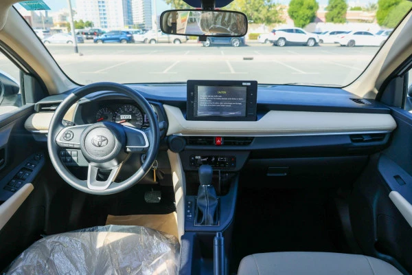 White Toyota Yaris, 2023 Photo 6