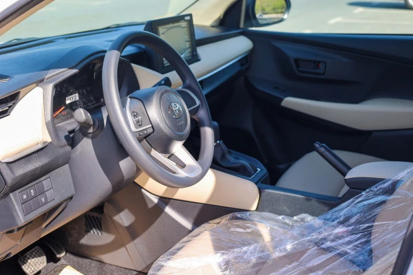 White Toyota Yaris, 2023 Photo 7