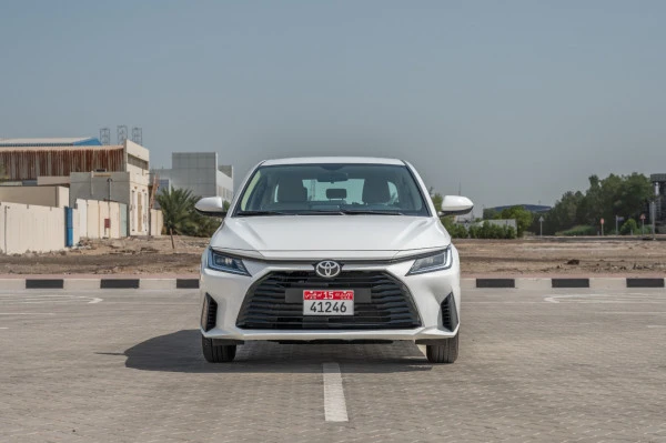 White Toyota Yaris, 2024 Photo 1