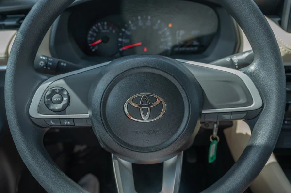 White Toyota Yaris, 2024 Photo 12