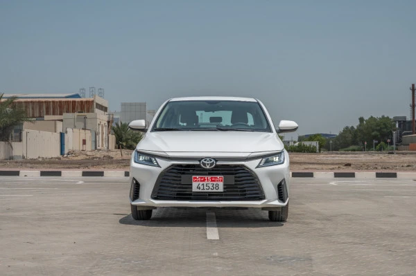 White Toyota Yaris, 2024 Photo 1