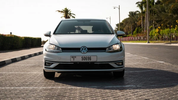 White Volkswagen Golf, 2019 Photo 1